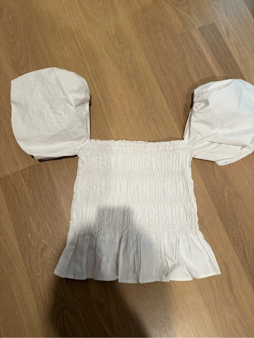 Astr the label White Puff-Sleeve Smocked Peplum Top